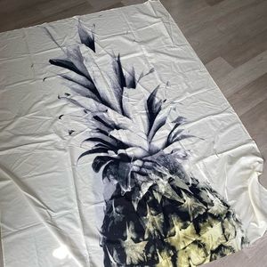 Pineapple tapestry B&W